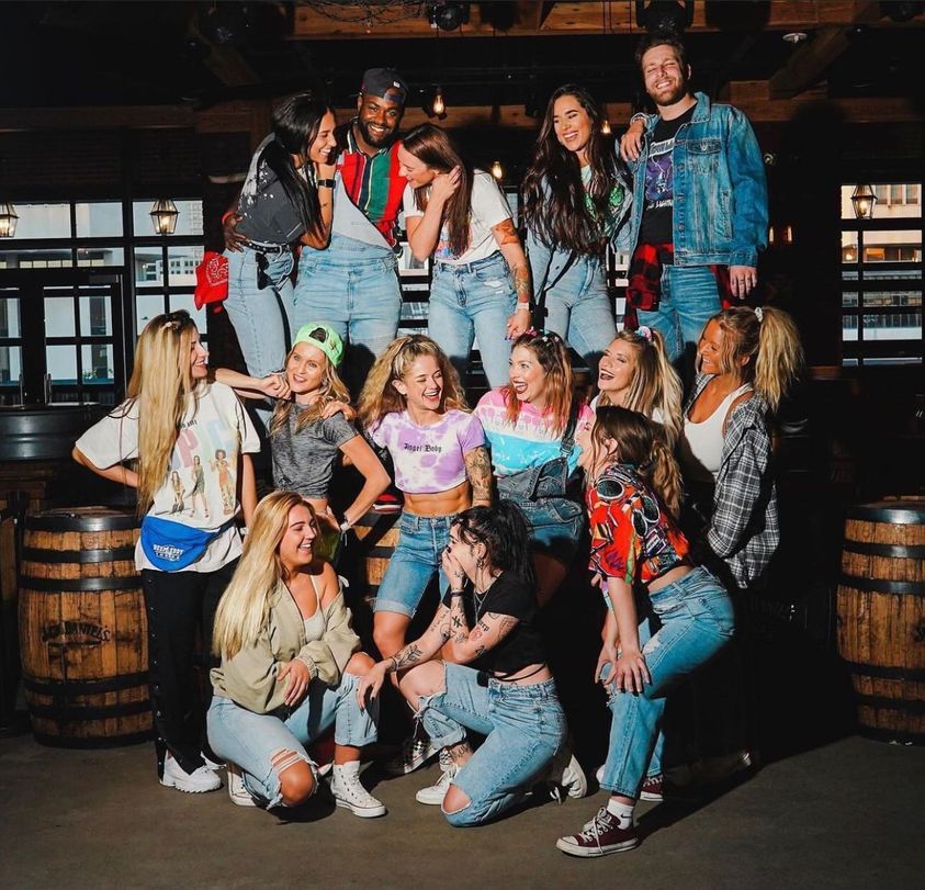 I love the 90s and 2000s Bar Crawl